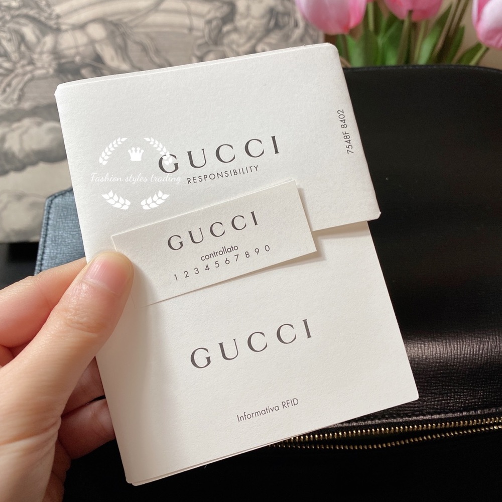 GUCCI GG-Ring Leather Shoulder Bag - Picture 9 of 13